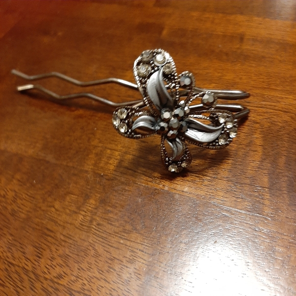 Accessories - Butterfly hair pin.